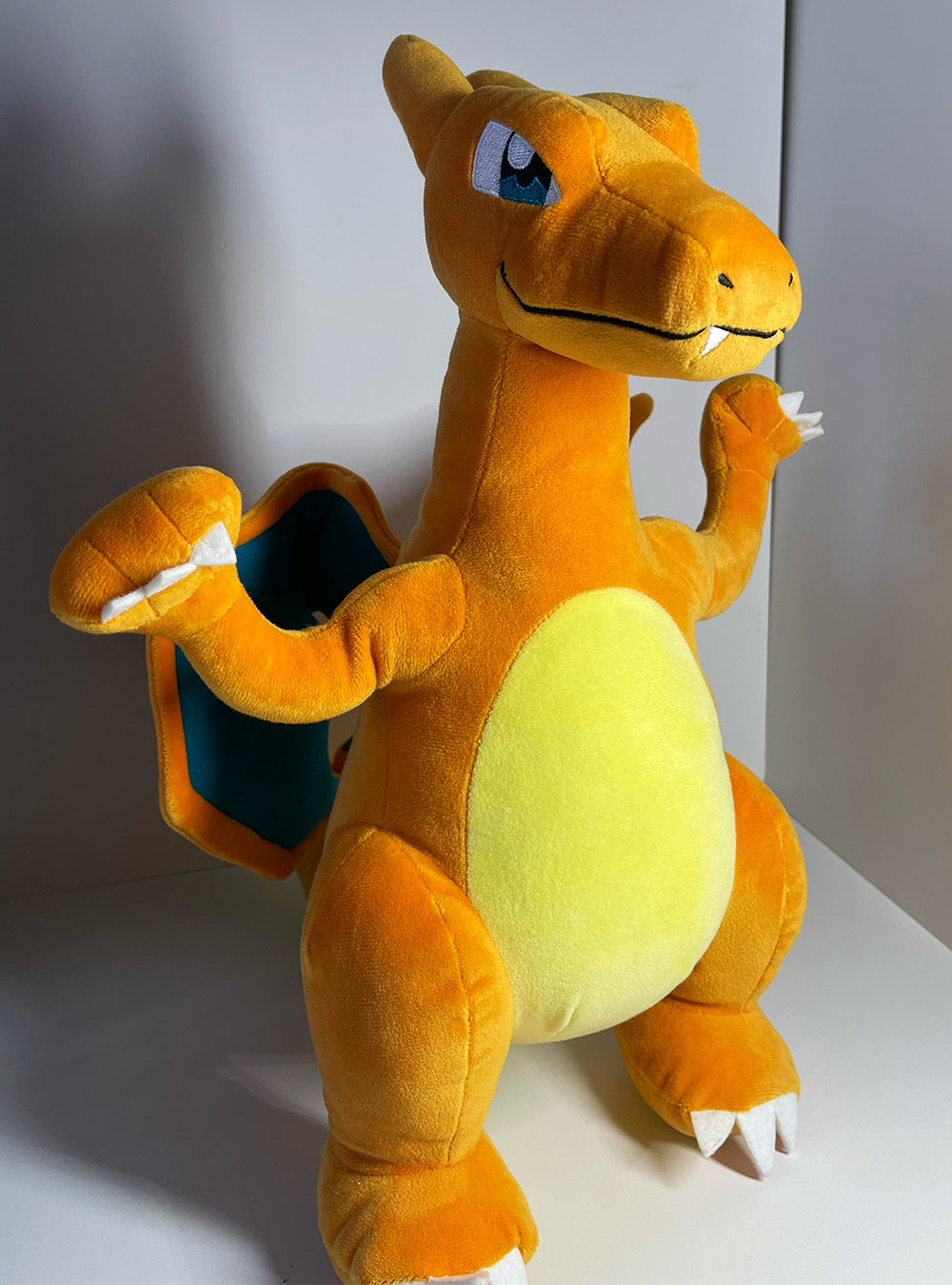 Pokémon - Charizard XXL Plushie 40cm